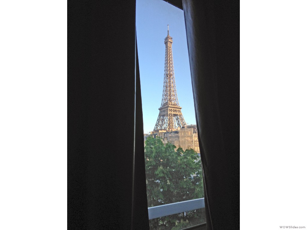 ...und Blick auf Eiffel Turm...